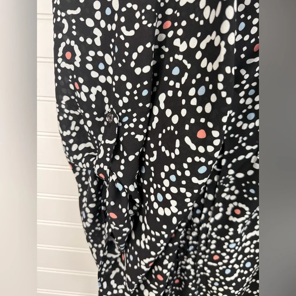 Avenue womens plus size Black & white dot dressy tunic blouse.  Size 30/32 - Picture 5 of 6